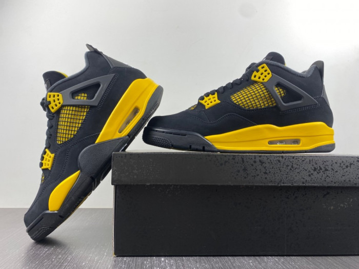 Air Jordan 4 Retro "Thunder