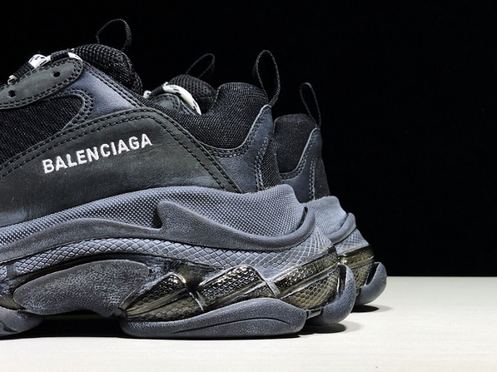 BLCG Wmns Triple S Trainer 