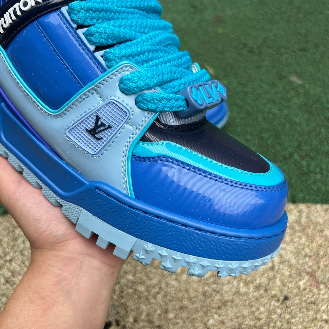 LV TRAINER MAXI Blue patent leather