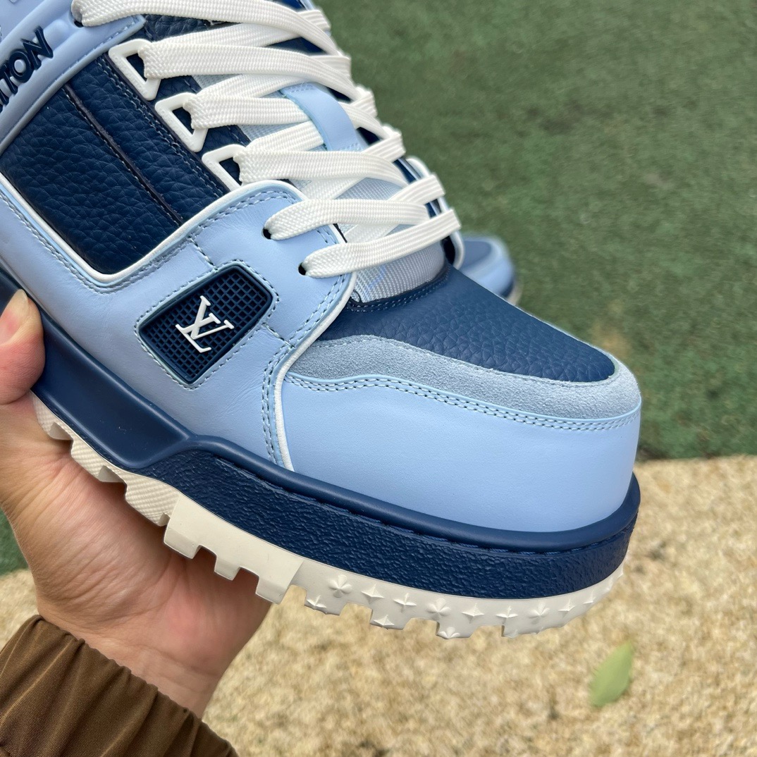 LV TRAINER MAXI Porcelain blue