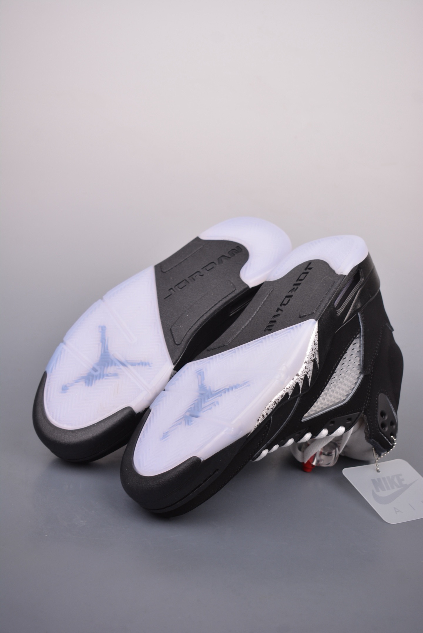 AIR JORDAN 5 BLACK METALLIC (2016) 845035-003